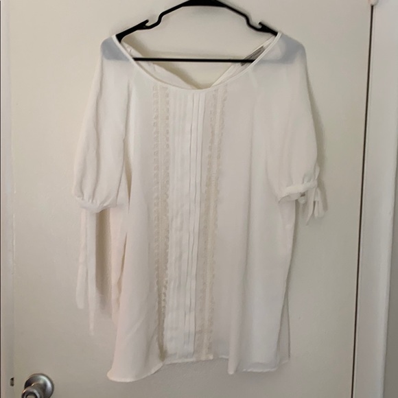 White ruffle blouse - Picture 1 of 1